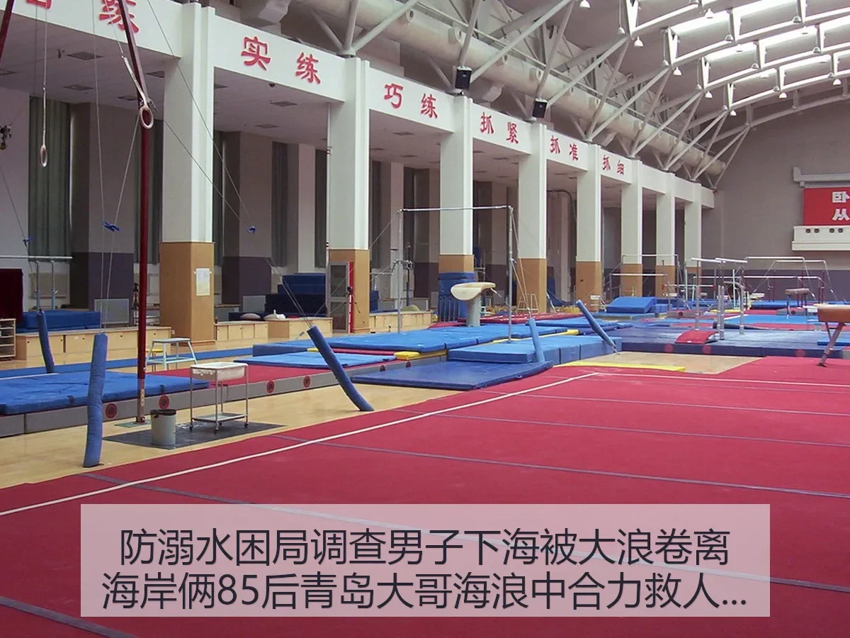 防溺水困局调查：男子下海被大浪卷离海岸，俩85后青岛大哥海浪中合力救人
